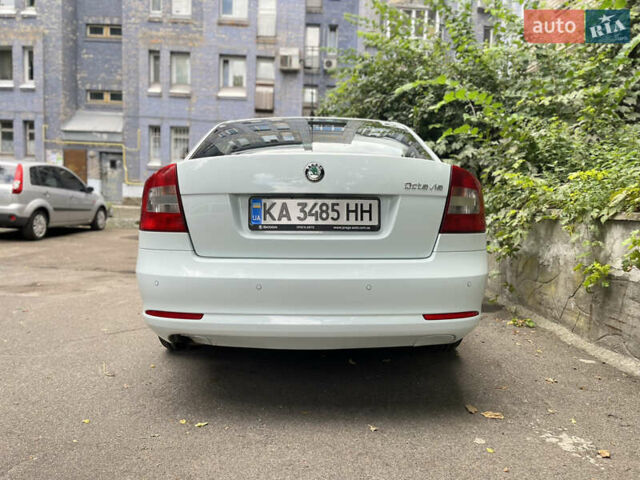Белый Шкода Октавия, объемом двигателя 1.2 л и пробегом 238 тыс. км за 5500 $, фото 5 на Automoto.ua