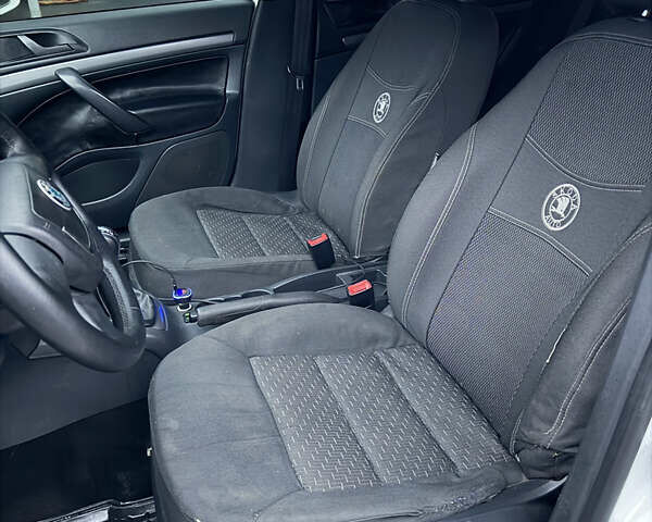 Білий Шкода Октавія, об'ємом двигуна 1.6 л та пробігом 251 тис. км за 5999 $, фото 12 на Automoto.ua