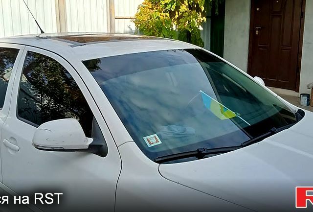 Белый Шкода Октавия, объемом двигателя 2 л и пробегом 300 тыс. км за 8000 $, фото 6 на Automoto.ua