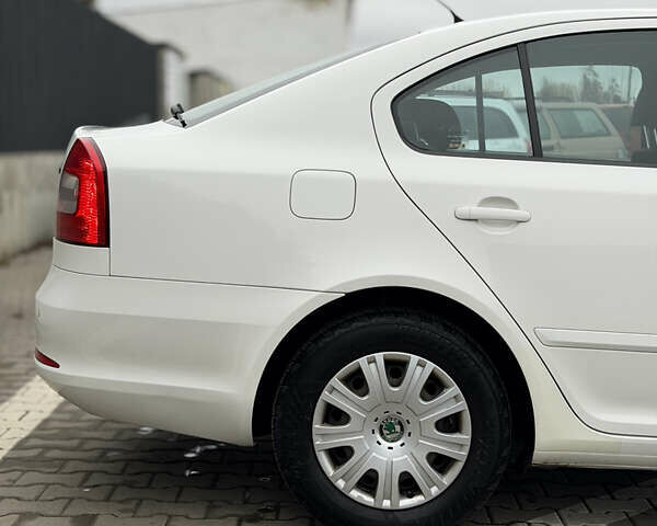 Белый Шкода Октавия, объемом двигателя 1.6 л и пробегом 239 тыс. км за 7999 $, фото 9 на Automoto.ua