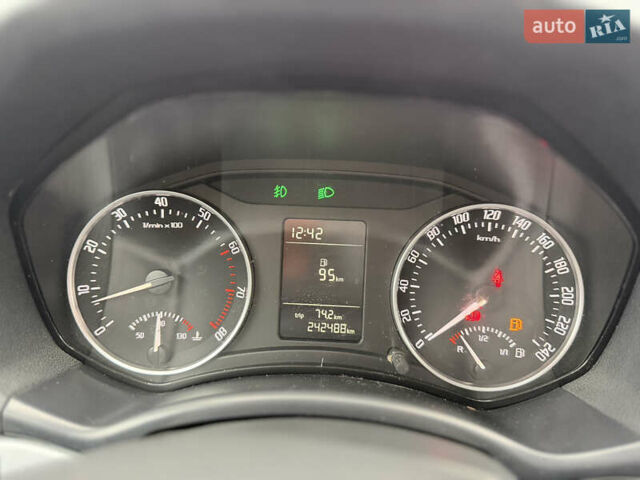 Белый Шкода Октавия, объемом двигателя 1.6 л и пробегом 239 тыс. км за 7999 $, фото 37 на Automoto.ua