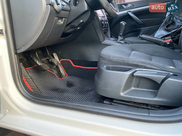 Білий Шкода Октавія, об'ємом двигуна 1.6 л та пробігом 330 тис. км за 6688 $, фото 24 на Automoto.ua