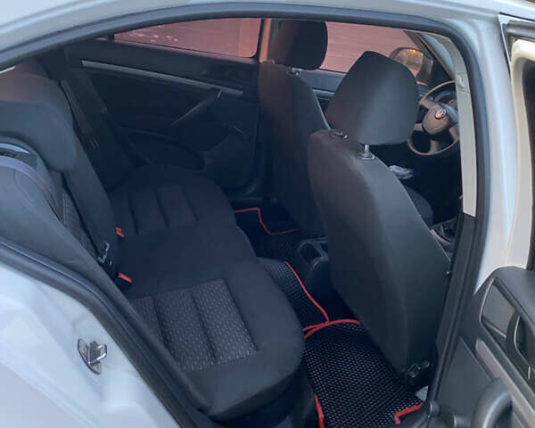 Білий Шкода Октавія, об'ємом двигуна 1.6 л та пробігом 330 тис. км за 6688 $, фото 15 на Automoto.ua