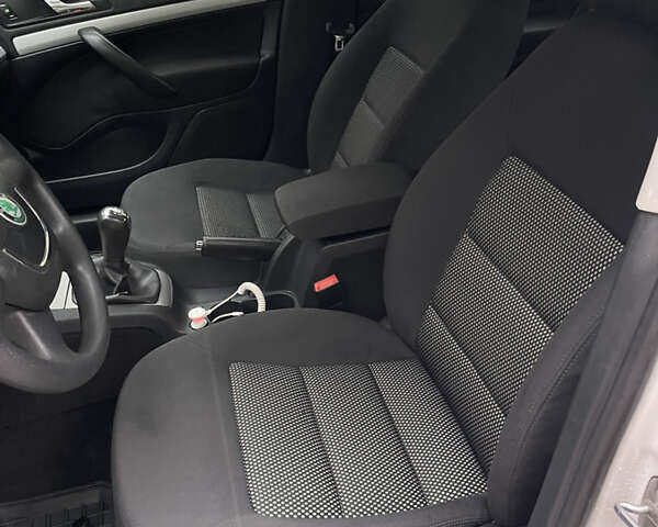 Белый Шкода Октавия, объемом двигателя 1.6 л и пробегом 235 тыс. км за 6900 $, фото 7 на Automoto.ua