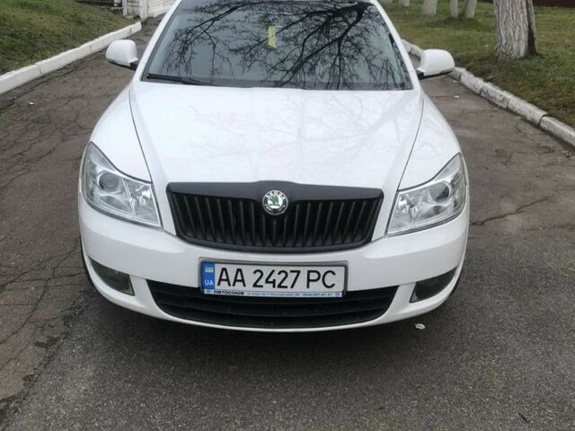Белый Шкода Октавия, объемом двигателя 1.6 л и пробегом 215 тыс. км за 7634 $, фото 2 на Automoto.ua