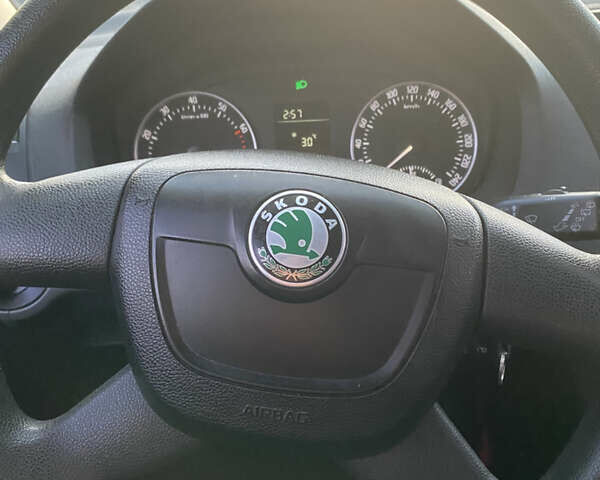 Білий Шкода Октавія, об'ємом двигуна 1.6 л та пробігом 330 тис. км за 6688 $, фото 34 на Automoto.ua