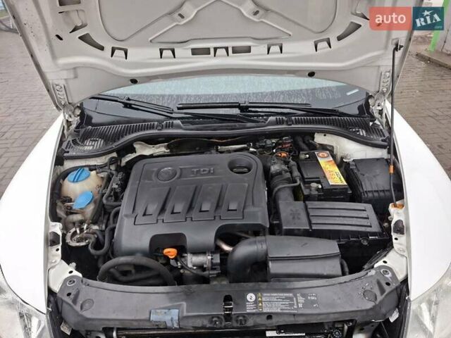 Белый Шкода Октавия, объемом двигателя 1.6 л и пробегом 240 тыс. км за 8100 $, фото 25 на Automoto.ua