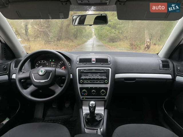 Белый Шкода Октавия, объемом двигателя 1.6 л и пробегом 235 тыс. км за 6900 $, фото 4 на Automoto.ua