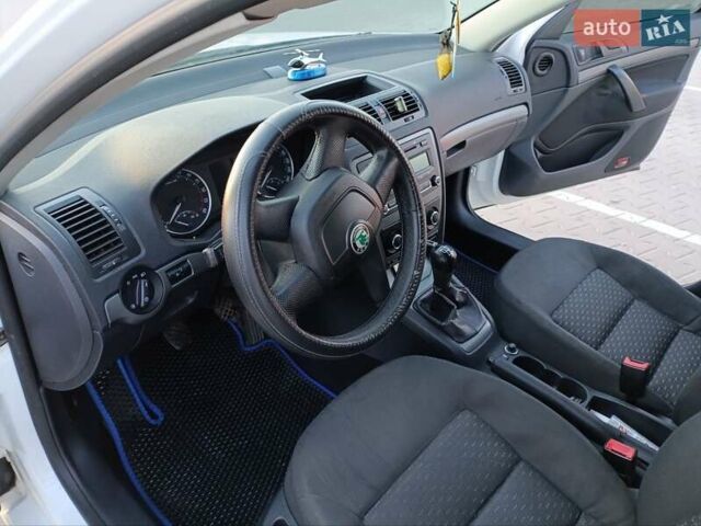 Белый Шкода Октавия, объемом двигателя 1.9 л и пробегом 286 тыс. км за 6300 $, фото 10 на Automoto.ua
