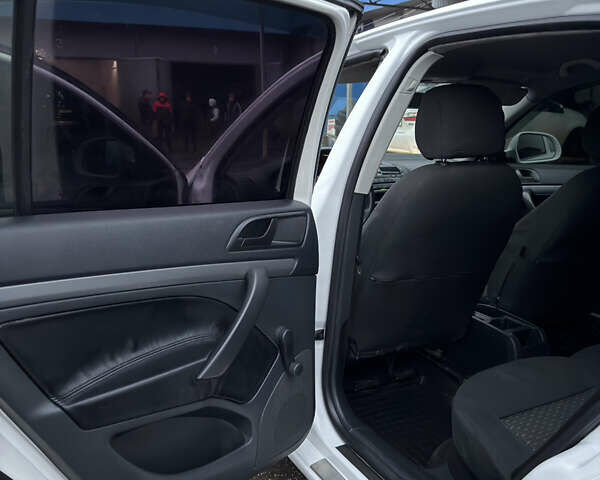 Білий Шкода Октавія, об'ємом двигуна 1.6 л та пробігом 251 тис. км за 5999 $, фото 16 на Automoto.ua