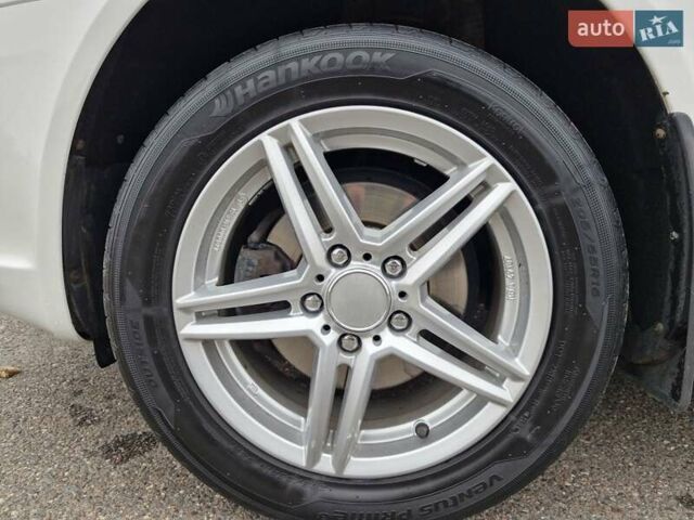 Білий Шкода Октавія, об'ємом двигуна 1.6 л та пробігом 200 тис. км за 8300 $, фото 6 на Automoto.ua