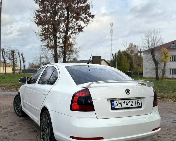 Шкода Октавия 2011 в Коростене на Automoto.ua Белый Шкода Октавия, объемом двигателя 1.98 л и пробегом 238 тыс. км за 9000 $, фото 1 на Automoto.ua