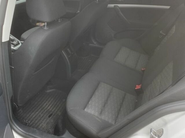 Белый Шкода Октавия, объемом двигателя 2 л и пробегом 190 тыс. км за 8200 $, фото 3 на Automoto.ua