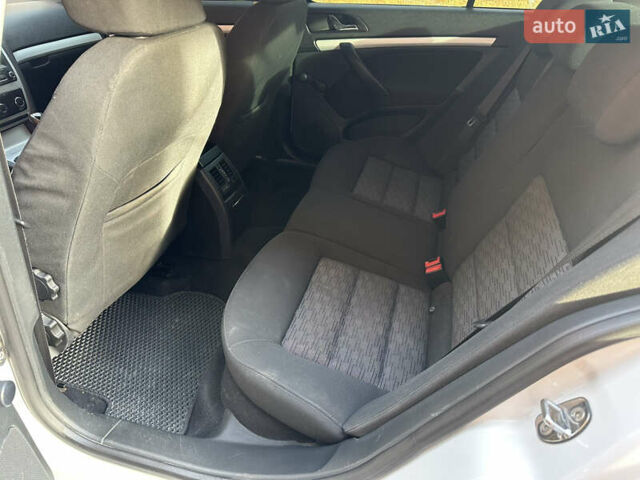 Білий Шкода Октавія, об'ємом двигуна 1.6 л та пробігом 250 тис. км за 6400 $, фото 8 на Automoto.ua