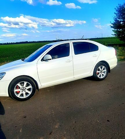 Белый Шкода Октавия, объемом двигателя 1.6 л и пробегом 300 тыс. км за 7600 $, фото 12 на Automoto.ua