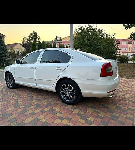 Белый Шкода Октавия, объемом двигателя 2 л и пробегом 240 тыс. км за 8700 $, фото 7 на Automoto.ua