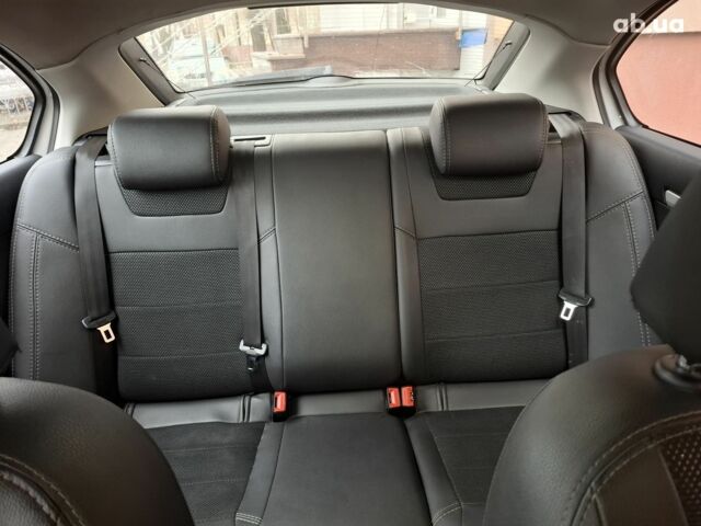 Білий Шкода Октавія, об'ємом двигуна 1.6 л та пробігом 448 тис. км за 8500 $, фото 6 на Automoto.ua