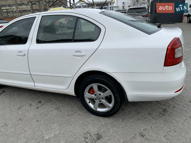Белый Шкода Октавия, объемом двигателя 1.8 л и пробегом 213 тыс. км за 6400 $, фото 11 на Automoto.ua