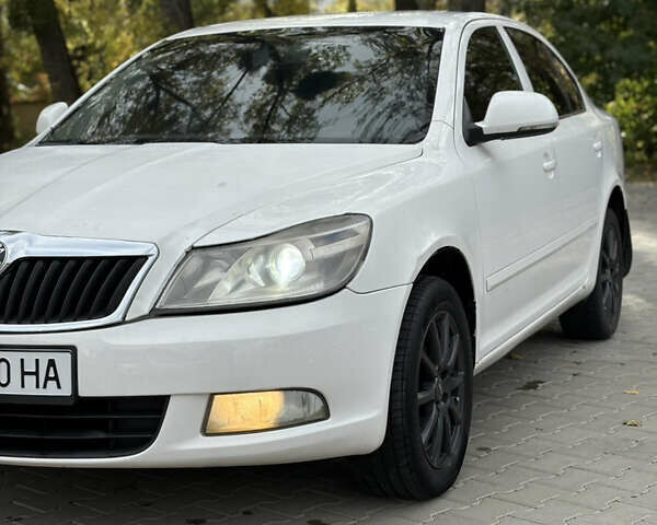 Белый Шкода Октавия, объемом двигателя 1.6 л и пробегом 383 тыс. км за 5350 $, фото 2 на Automoto.ua
