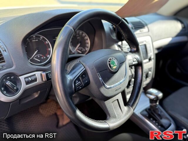 Білий Шкода Октавія, об'ємом двигуна 1.8 л та пробігом 230 тис. км за 9500 $, фото 5 на Automoto.ua