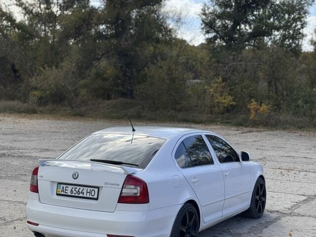 Білий Шкода Октавія, об'ємом двигуна 1.8 л та пробігом 246 тис. км за 7800 $, фото 4 на Automoto.ua