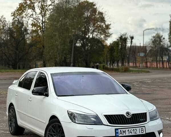 Шкода Октавия 2011 в Коростене на Automoto.ua Белый Шкода Октавия, объемом двигателя 1.98 л и пробегом 238 тыс. км за 9000 $, фото 8 на Automoto.ua