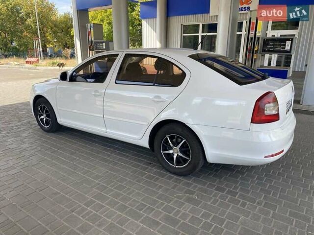 Білий Шкода Октавія, об'ємом двигуна 1.6 л та пробігом 262 тис. км за 7500 $, фото 9 на Automoto.ua