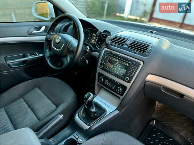 Белый Шкода Октавия, объемом двигателя 1.39 л и пробегом 275 тыс. км за 8200 $, фото 48 на Automoto.ua