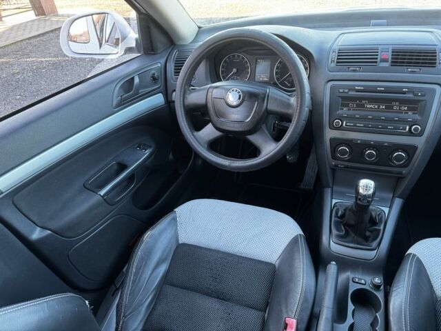 Белый Шкода Октавия, объемом двигателя 1.6 л и пробегом 380 тыс. км за 6150 $, фото 13 на Automoto.ua