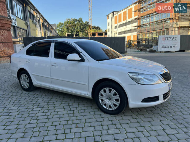 Белый Шкода Октавия, объемом двигателя 1.6 л и пробегом 214 тыс. км за 6999 $, фото 2 на Automoto.ua