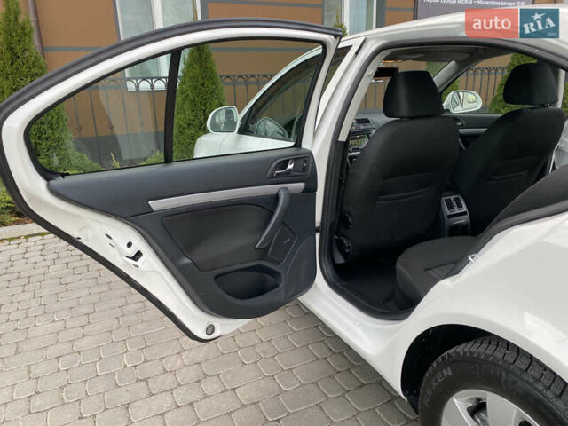 Білий Шкода Октавія, об'ємом двигуна 1.6 л та пробігом 189 тис. км за 8999 $, фото 19 на Automoto.ua