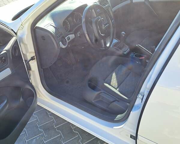 Білий Шкода Октавія, об'ємом двигуна 1.6 л та пробігом 230 тис. км за 8500 $, фото 17 на Automoto.ua