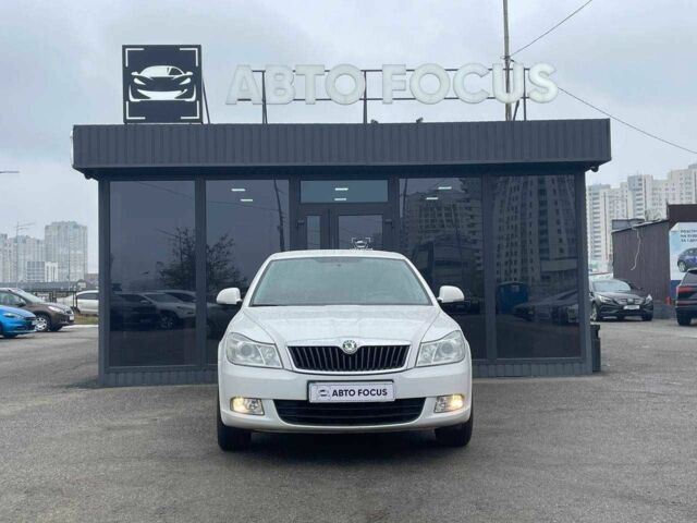 Белый Шкода Октавия, объемом двигателя 1.8 л и пробегом 155 тыс. км за 7990 $, фото 2 на Automoto.ua