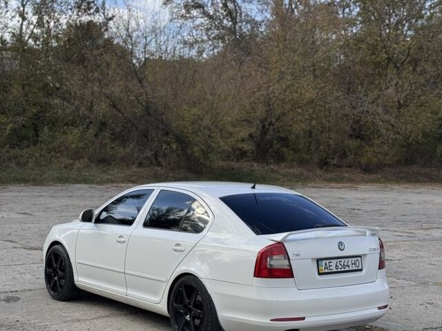 Білий Шкода Октавія, об'ємом двигуна 1.8 л та пробігом 246 тис. км за 7800 $, фото 3 на Automoto.ua