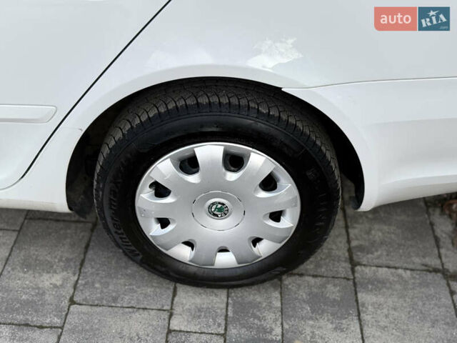 Белый Шкода Октавия, объемом двигателя 1.6 л и пробегом 212 тыс. км за 7800 $, фото 18 на Automoto.ua