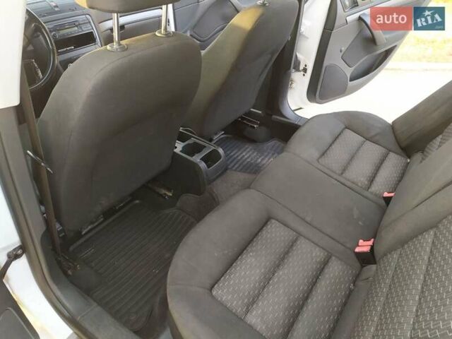 Білий Шкода Октавія, об'ємом двигуна 1.6 л та пробігом 314 тис. км за 7600 $, фото 5 на Automoto.ua
