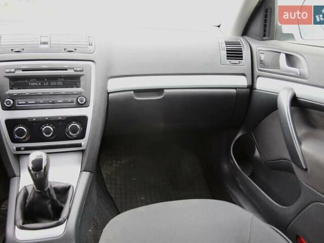 Белый Шкода Октавия, объемом двигателя 1.6 л и пробегом 239 тыс. км за 8100 $, фото 12 на Automoto.ua