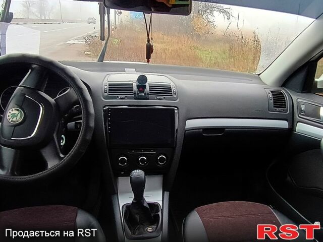 Белый Шкода Октавия, объемом двигателя 1.6 л и пробегом 194 тыс. км за 6800 $, фото 3 на Automoto.ua