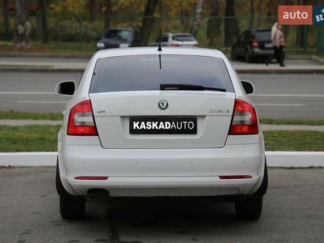 Белый Шкода Октавия, объемом двигателя 1.6 л и пробегом 239 тыс. км за 8100 $, фото 4 на Automoto.ua