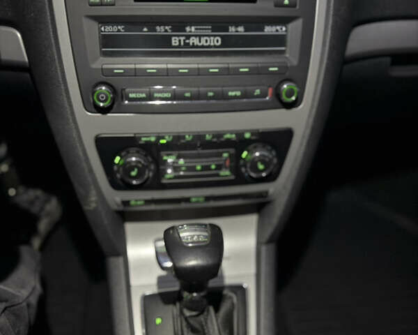 Белый Шкода Октавия, объемом двигателя 1.6 л и пробегом 200 тыс. км за 9999 $, фото 8 на Automoto.ua