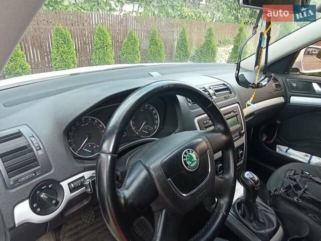 Шкода Октавия 2011 в Полтаве на Automoto.ua Белый Шкода Октавия, объемом двигателя 1.6 л и пробегом 300 тыс. км за 8500 $, фото 1 на Automoto.ua