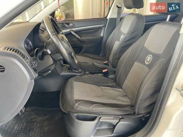 Білий Шкода Октавія, об'ємом двигуна 1.6 л та пробігом 262 тис. км за 7500 $, фото 13 на Automoto.ua