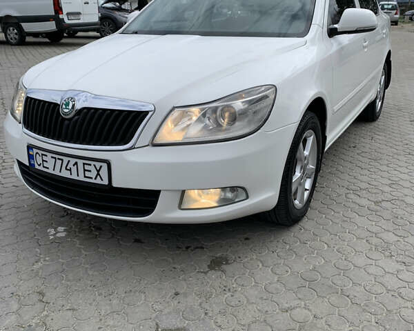Белый Шкода Октавия, объемом двигателя 1.8 л и пробегом 213 тыс. км за 6400 $, фото 9 на Automoto.ua