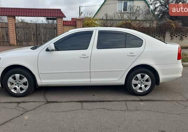 Белый Шкода Октавия, объемом двигателя 1.8 л и пробегом 180 тыс. км за 8200 $, фото 3 на Automoto.ua