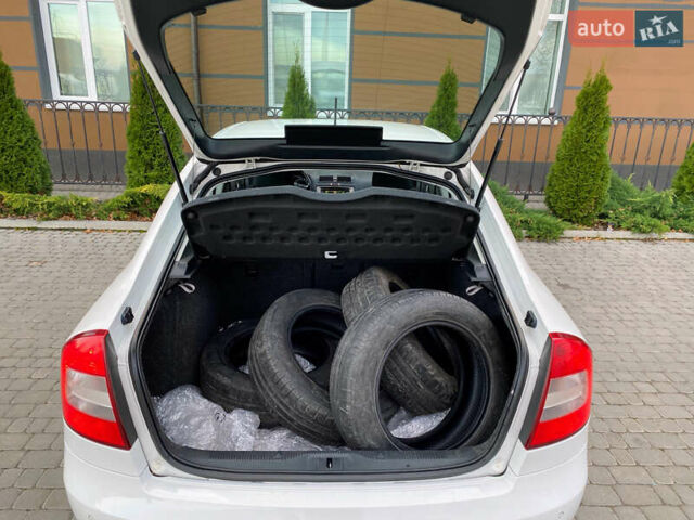 Білий Шкода Октавія, об'ємом двигуна 1.6 л та пробігом 189 тис. км за 8999 $, фото 26 на Automoto.ua