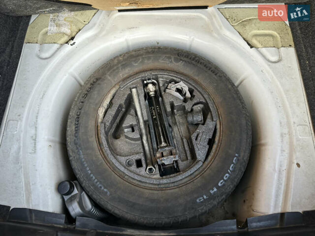 Білий Шкода Октавія, об'ємом двигуна 1.6 л та пробігом 250 тис. км за 6400 $, фото 13 на Automoto.ua