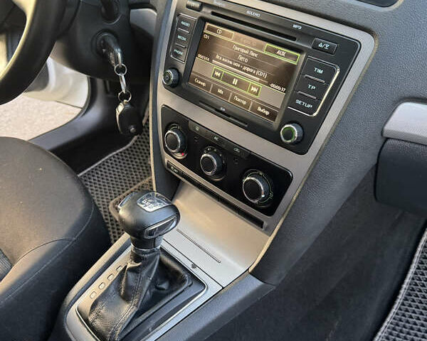 Білий Шкода Октавія, об'ємом двигуна 1.8 л та пробігом 303 тис. км за 6899 $, фото 29 на Automoto.ua