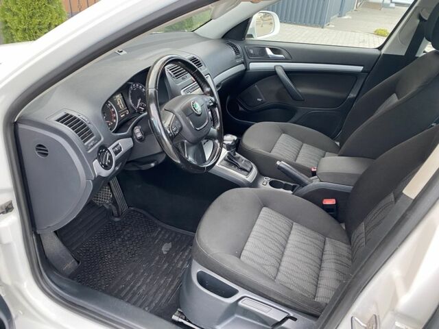 Белый Шкода Октавия, объемом двигателя 1.6 л и пробегом 189 тыс. км за 8999 $, фото 10 на Automoto.ua