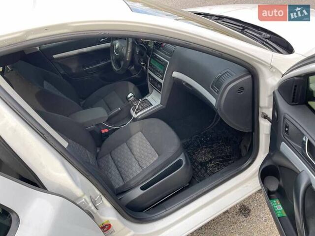 Белый Шкода Октавия, объемом двигателя 1.97 л и пробегом 246 тыс. км за 8400 $, фото 13 на Automoto.ua