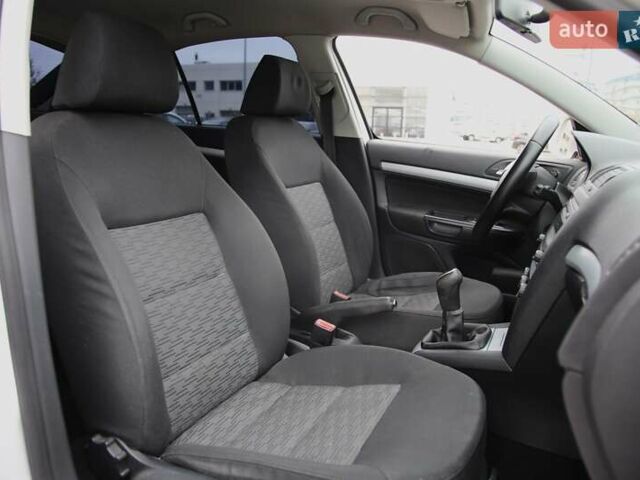 Белый Шкода Октавия, объемом двигателя 1.6 л и пробегом 239 тыс. км за 8100 $, фото 9 на Automoto.ua